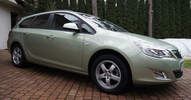 Opel Astra cena 26900 przebieg: 136000, rok produkcji 2011 z Kałuszyn małe 379